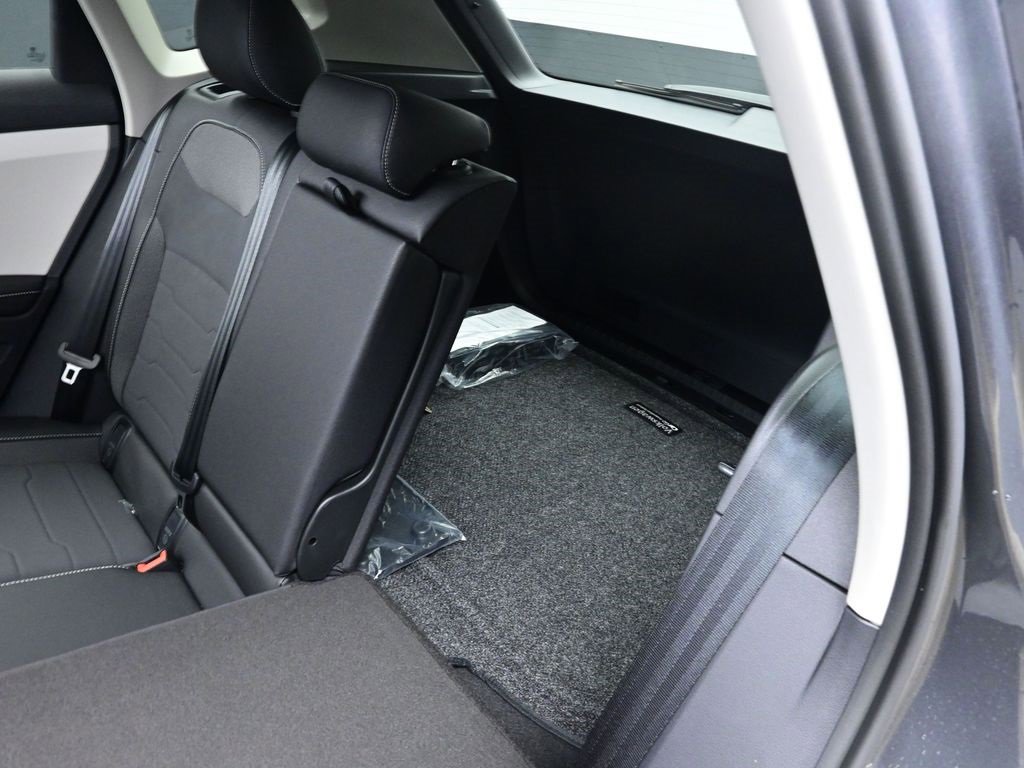 New 2025 Volkswagen Taos SE image 25