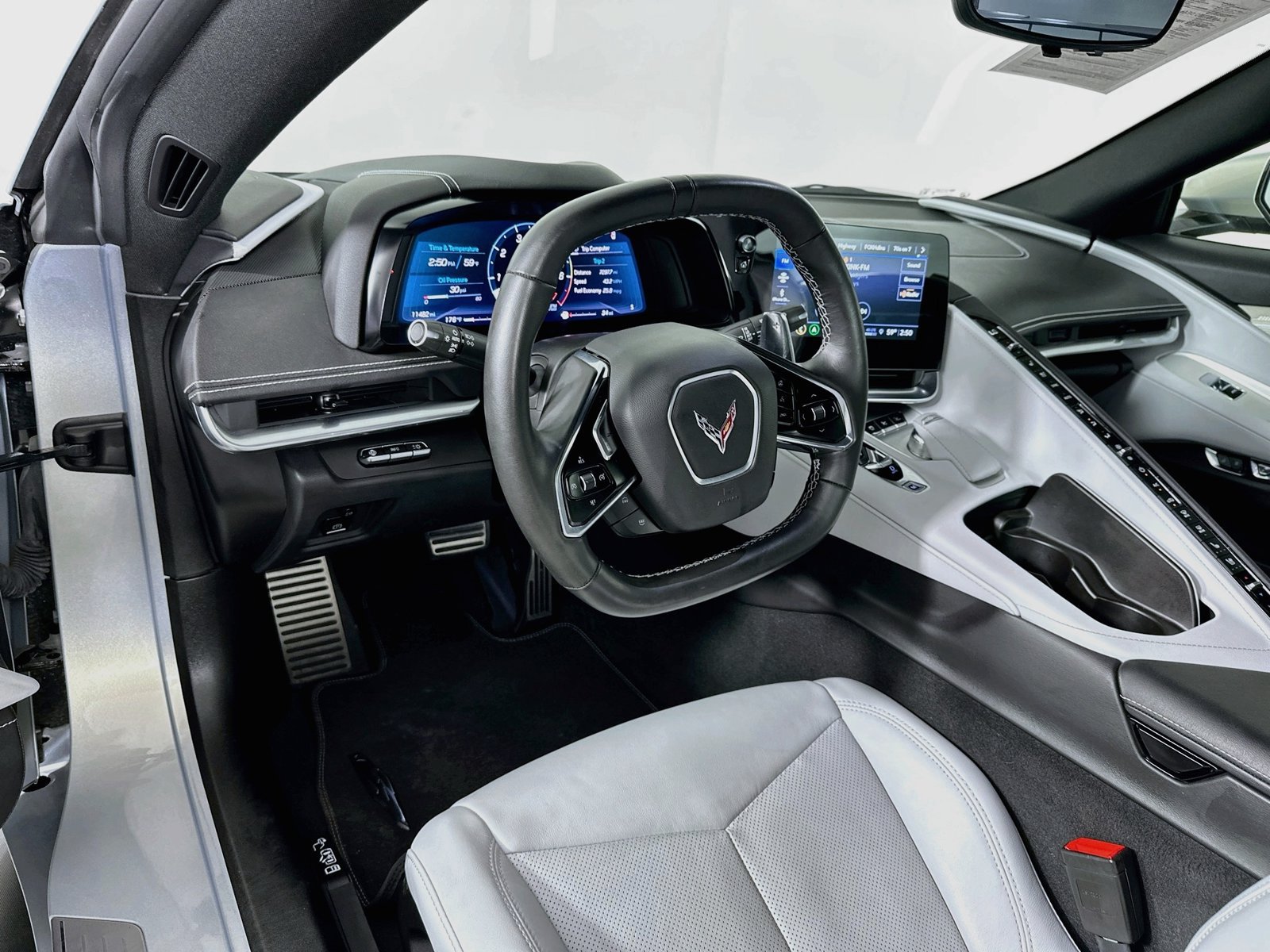 Used 2021 Chevrolet Corvette Stingray Preferred Cpe w/ Battery Protection Package RWD image 10