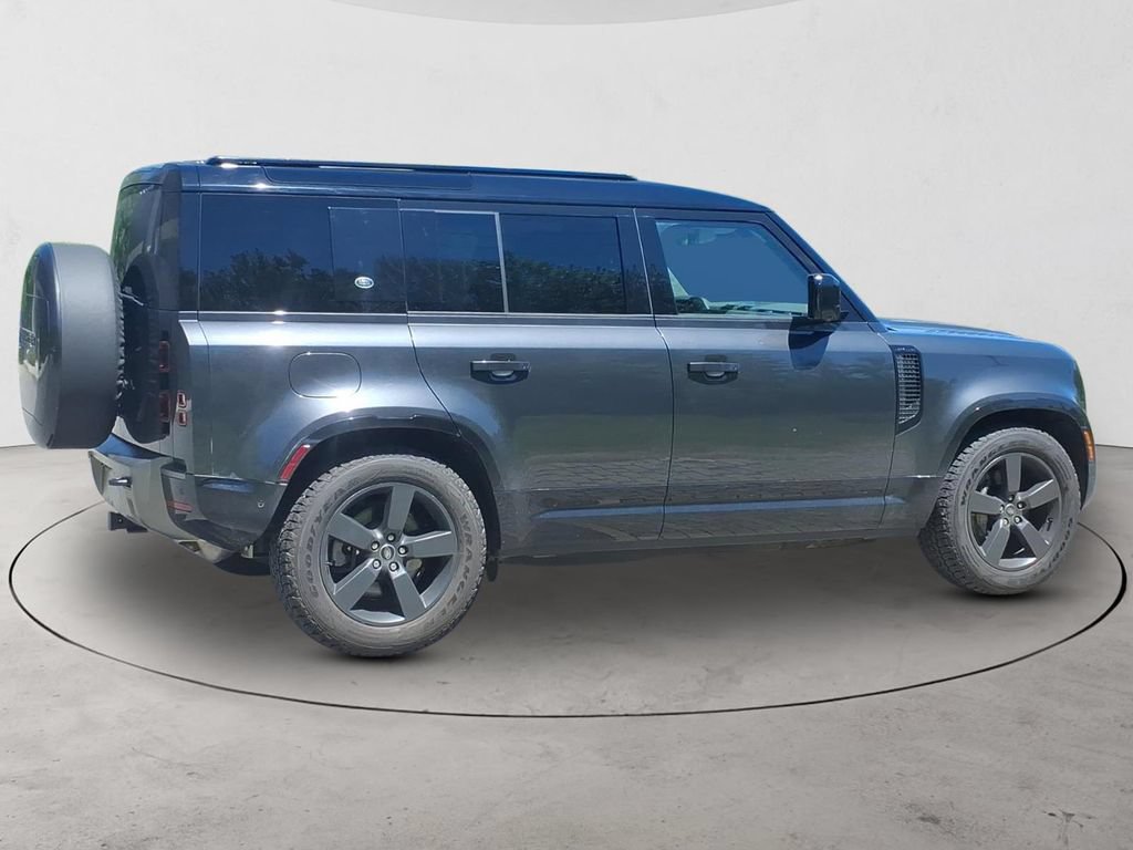 Used 2024 Land Rover Defender 110 X-Dynamic SE AWD/4WD image 4