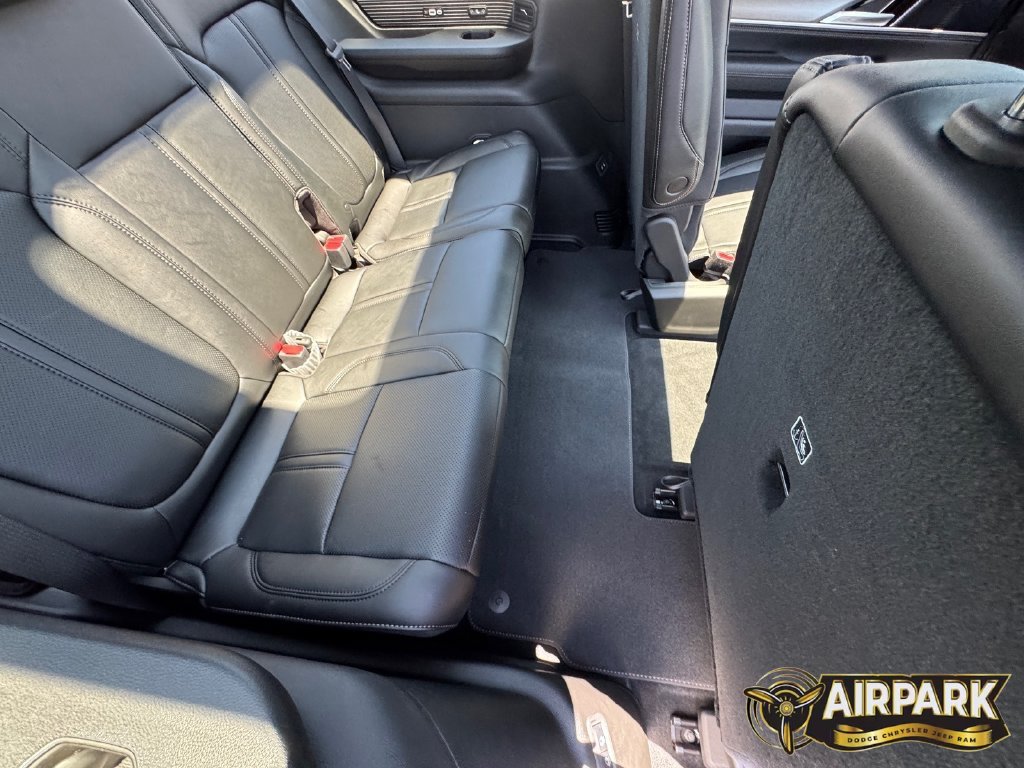 New 2026 Jeep Grand Wagoneer Limited AWD/4WD image 15
