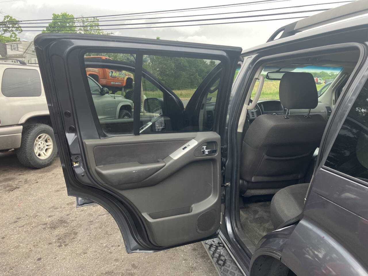 Used 2011 Nissan Pathfinder SV AWD/4WD image 18