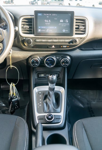 Used 2022 Hyundai Venue SEL image 16