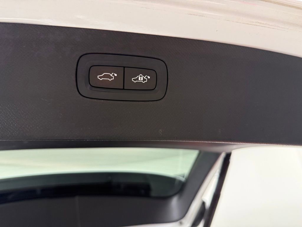 Used 2020 Volvo XC90 T5 Momentum image 11