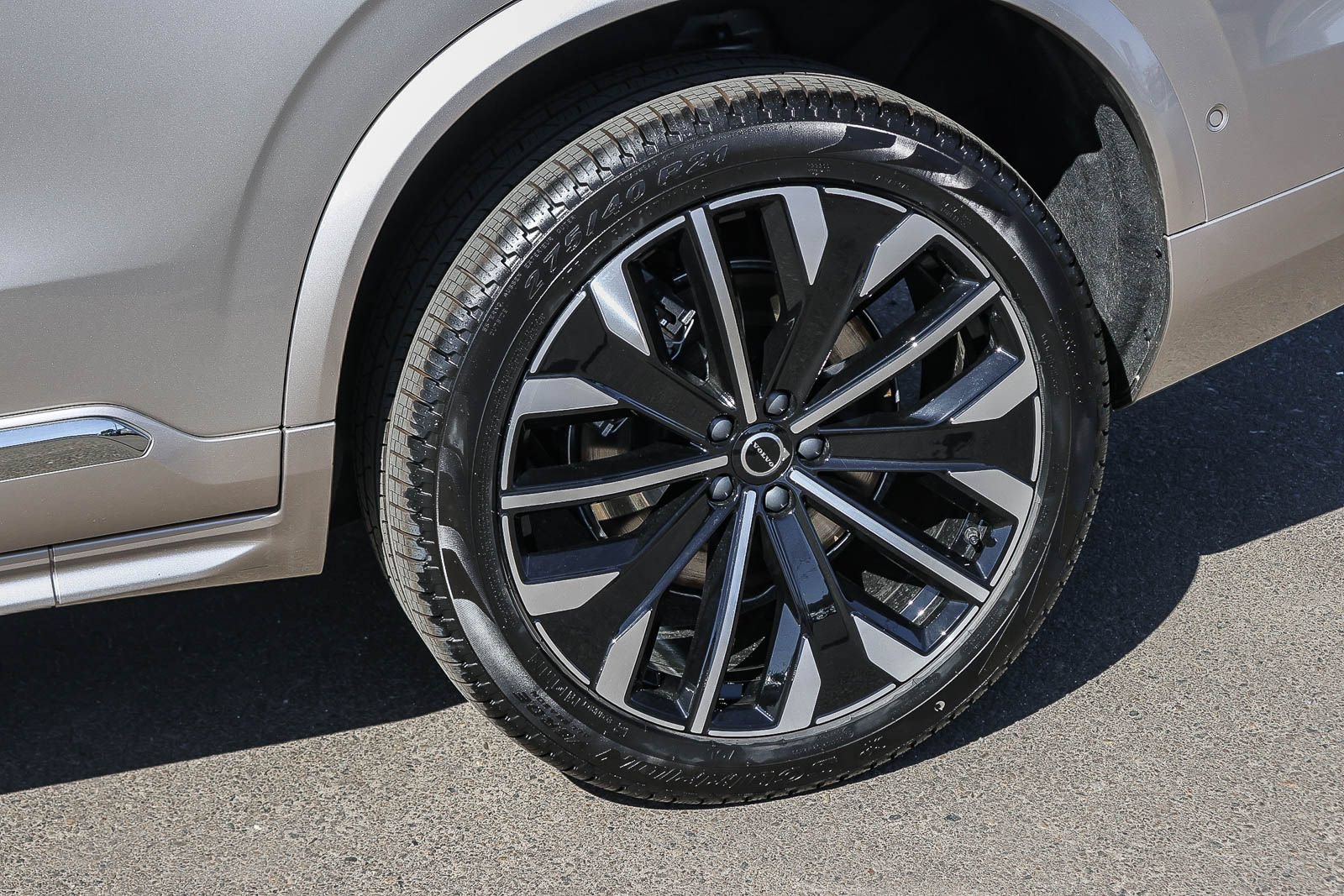 New 2026 Volvo XC90 B5 Plus w/ Protection Package AWD/4WD image 10