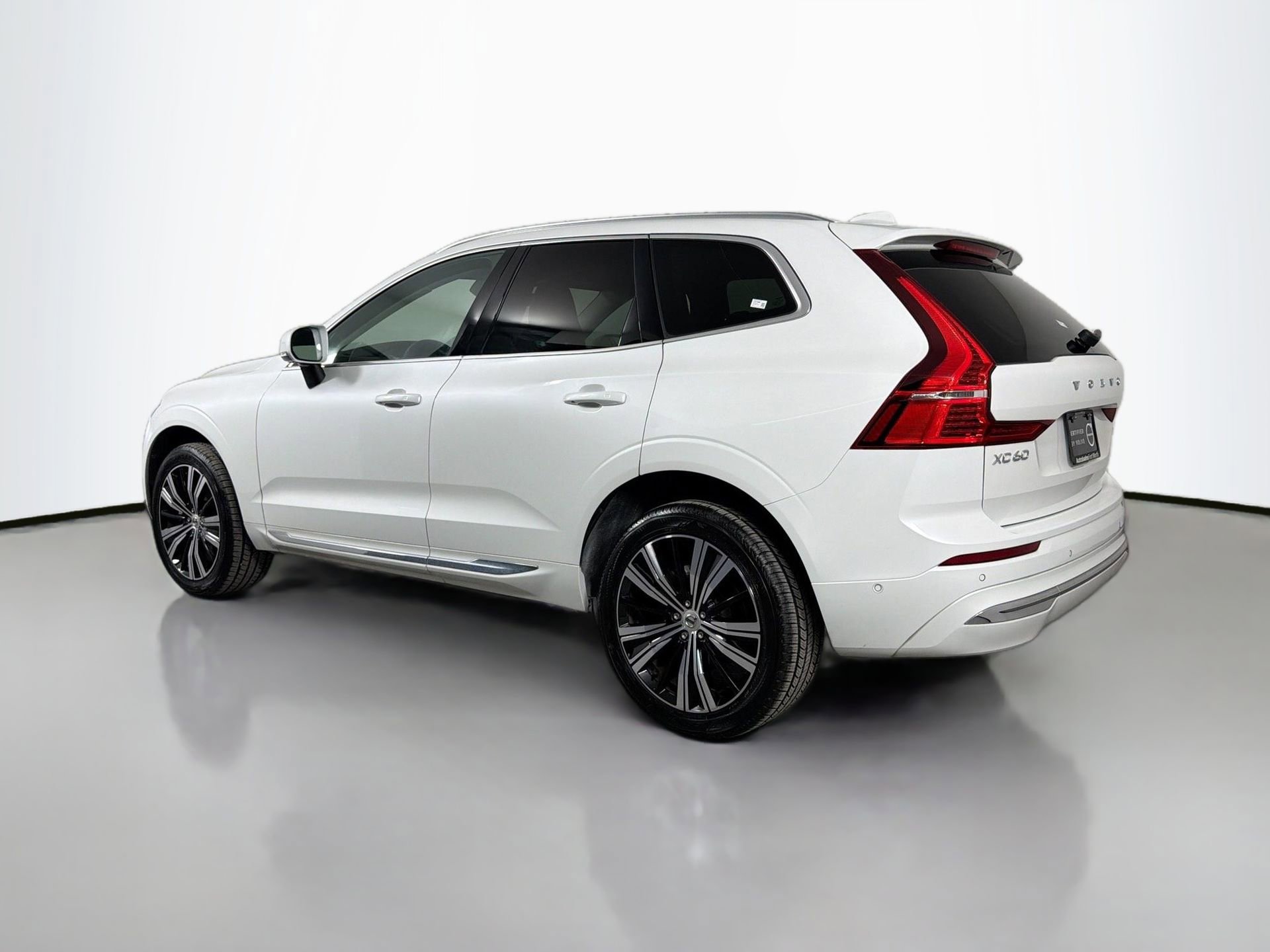 Used 2023 Volvo XC60 B5 Plus w/ Climate Package FWD image 8