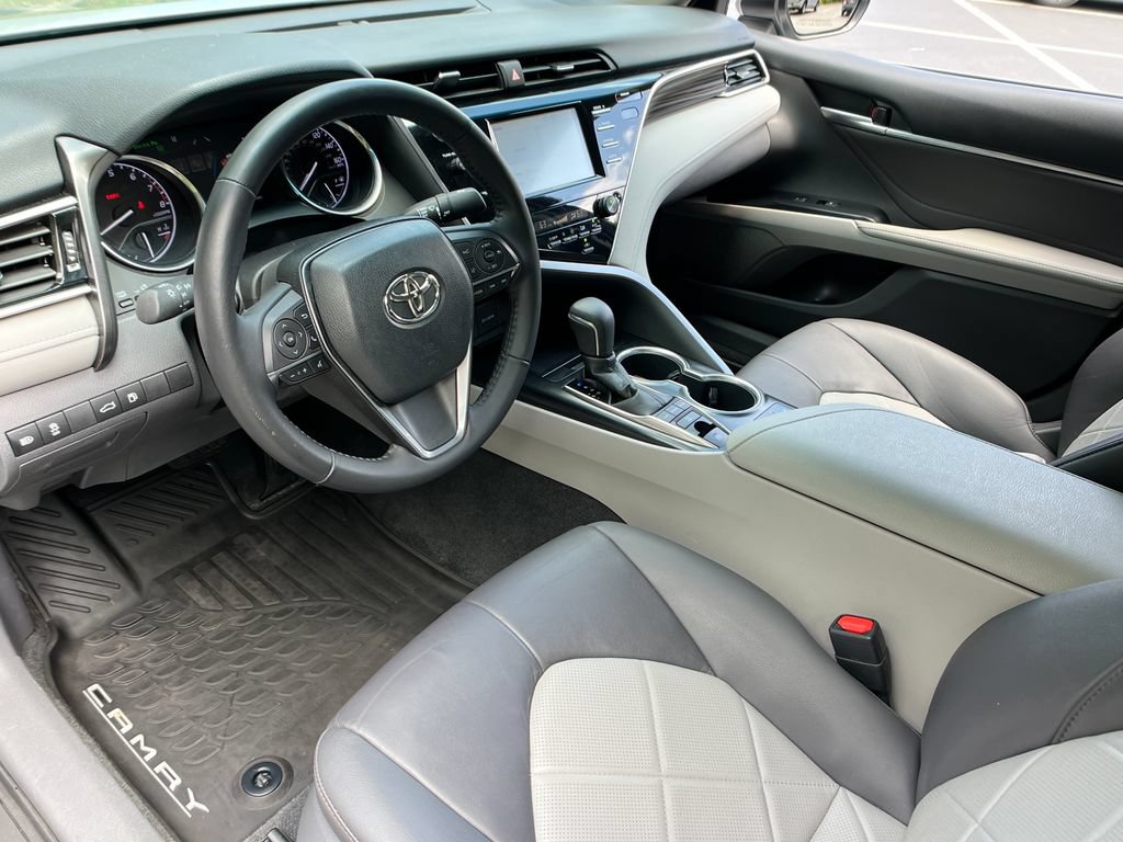 Used 2018 Toyota Camry XLE FWD image 9