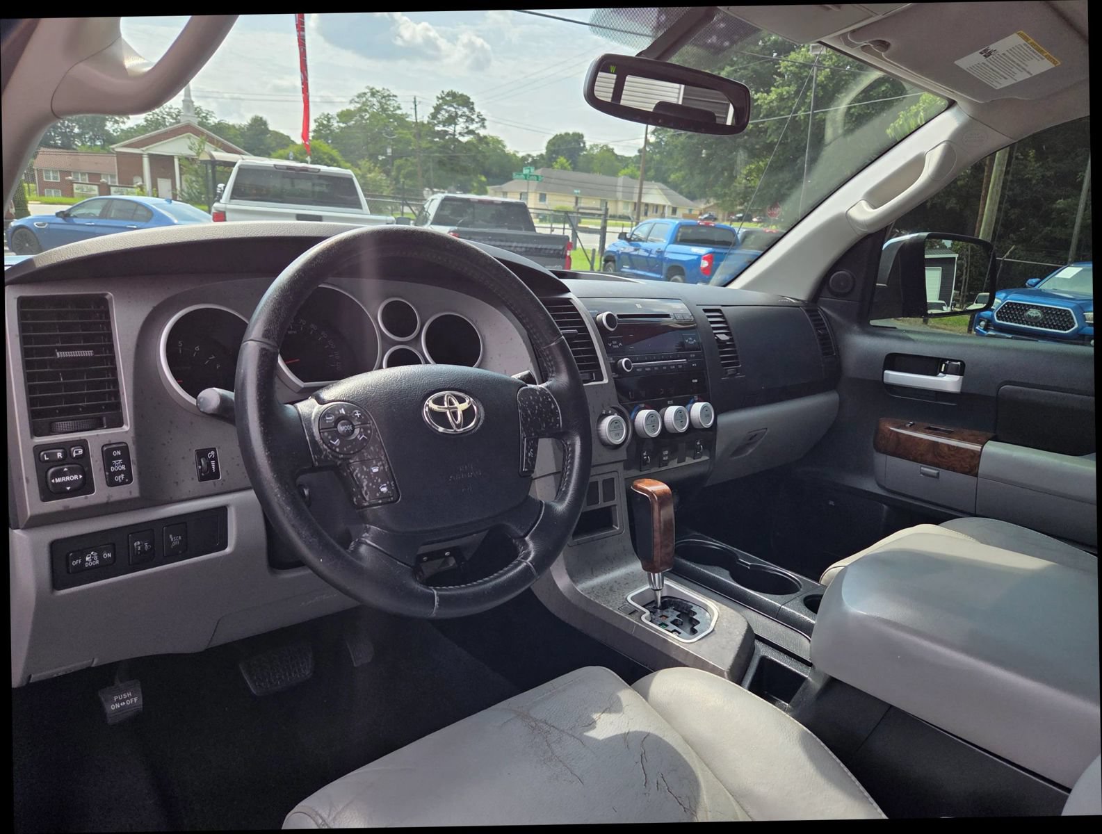 Used 2012 Toyota Tundra Limited w/ Memory Pkg AWD/4WD image 10