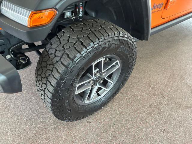 Certified 2025 Jeep Gladiator Mojave w/ Convenience Group AWD/4WD image 6