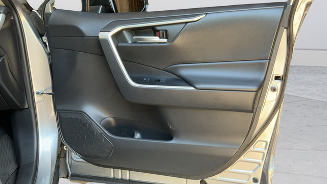 Used 2020 Toyota RAV4 XLE FWD image 22