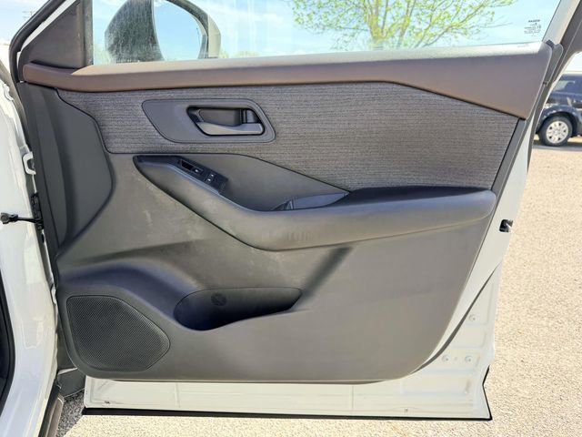 Used 2023 Nissan Rogue S AWD/4WD image 8