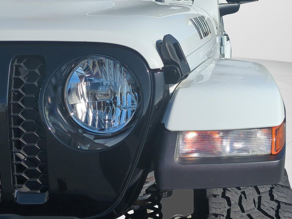Used 2022 Jeep Gladiator Willys image 17