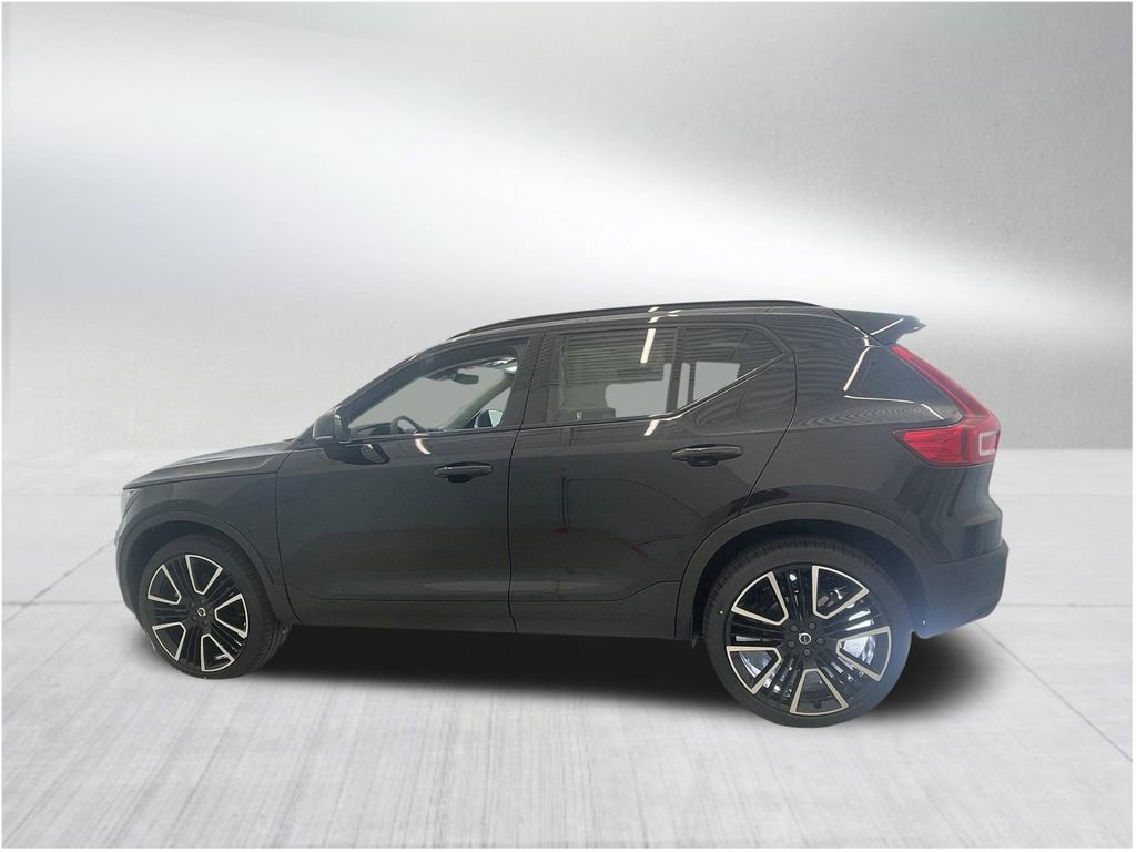 Used 2024 Volvo XC40 B5 Ultimate image 3