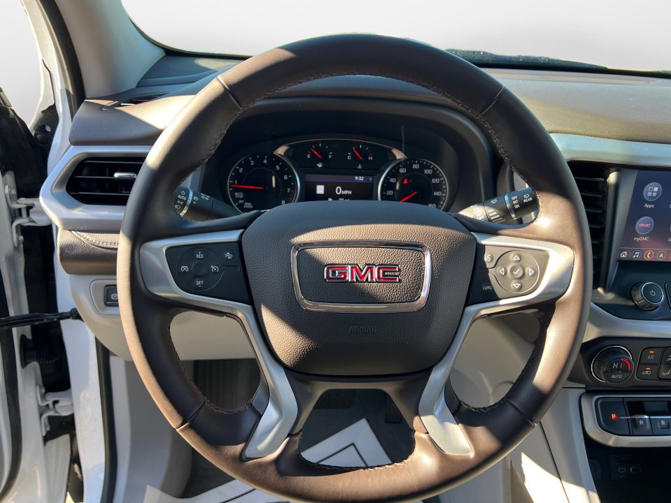 Used 2023 GMC Acadia SLT AWD/4WD image 10