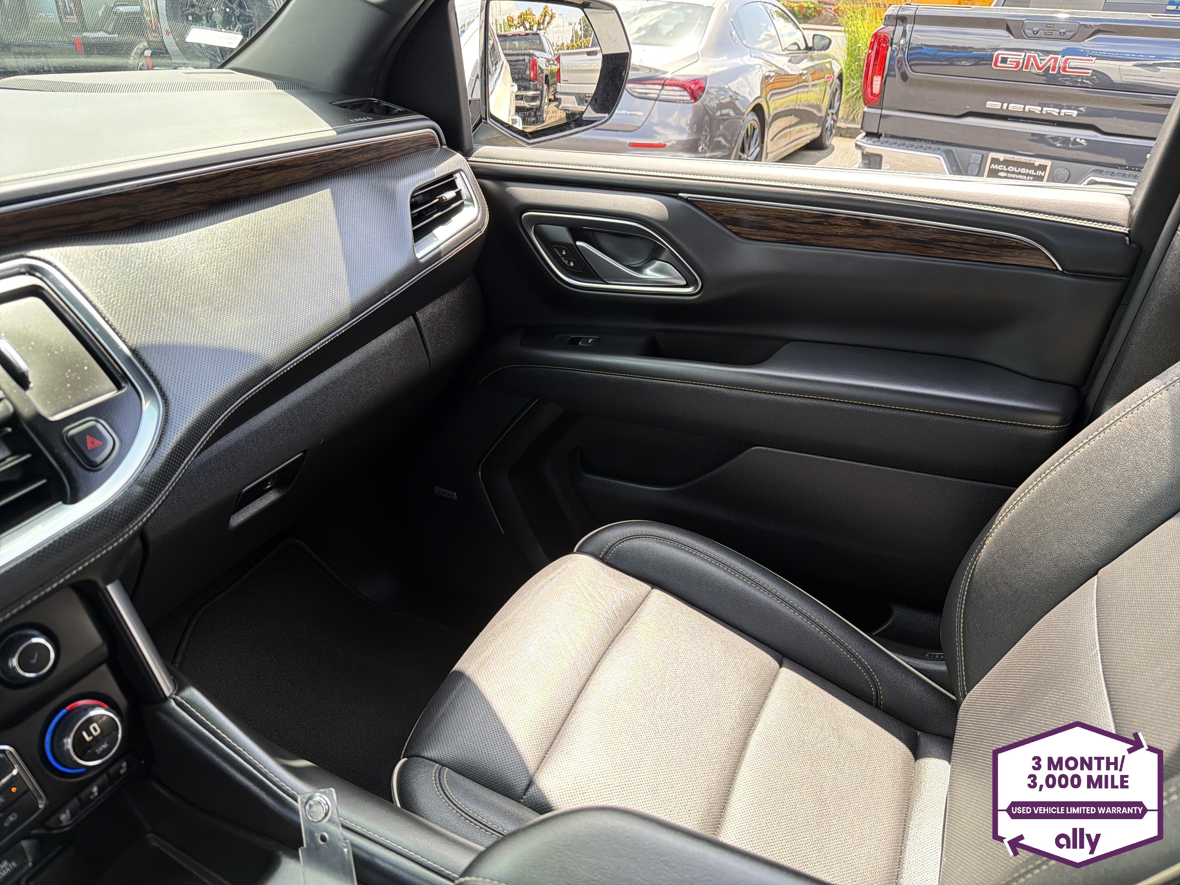 Used 2024 Chevrolet Suburban Premier AWD/4WD image 24