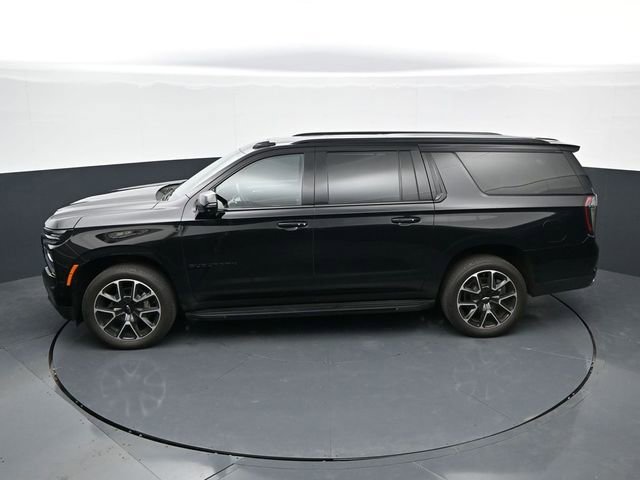 Used 2025 Chevrolet Suburban RST w/ Comfort Package AWD/4WD image 34