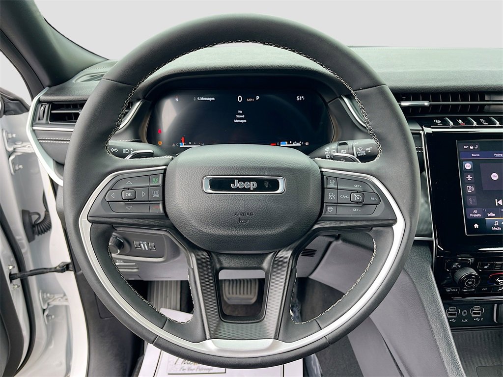 Certified 2025 Jeep Grand Cherokee Altitude image 11