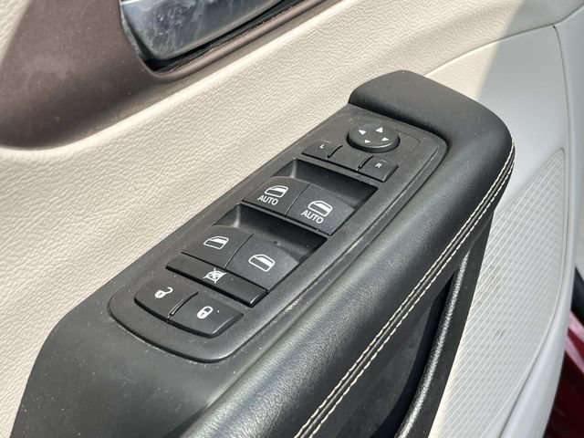 Used 2023 Chrysler Voyager LX FWD image 25