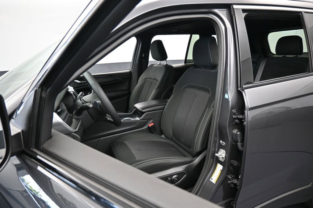 Used 2025 Jeep Grand Cherokee Laredo X RWD image 10