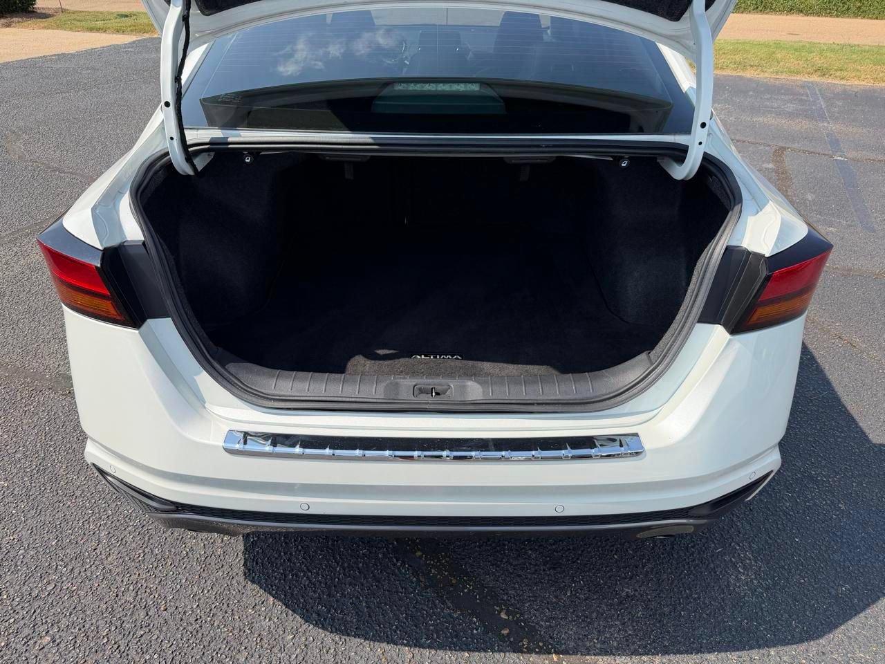 Used 2022 Nissan Altima 2.5 SR AWD/4WD image 11
