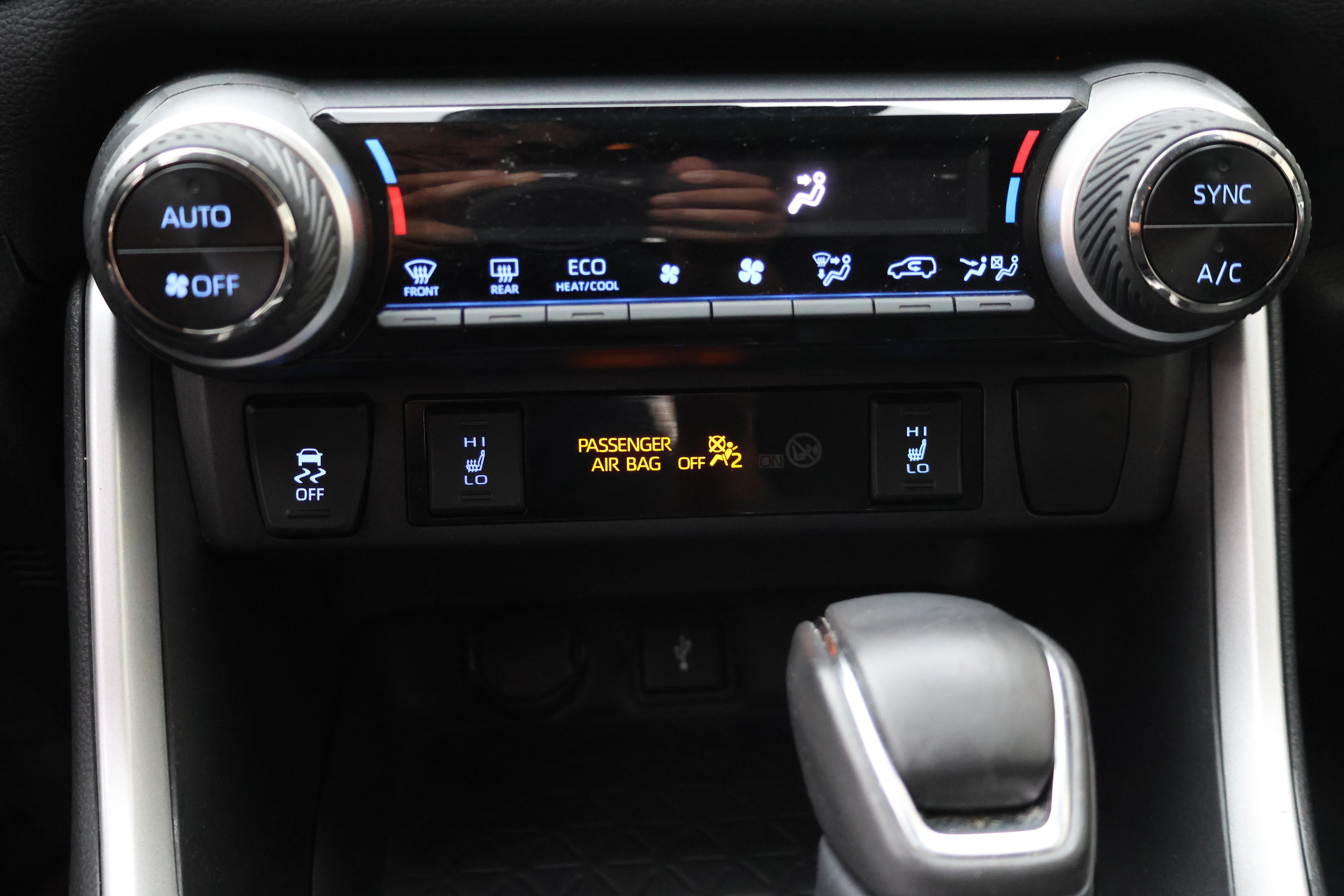 Used 2021 Toyota RAV4 XLE Premium AWD/4WD image 30