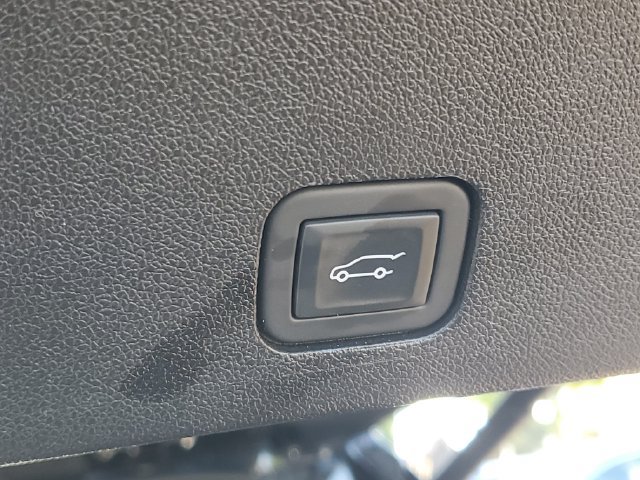 Certified 2024 Cadillac XT6 Premium Luxury w/ LPO, Floor Liner Package AWD/4WD image 9