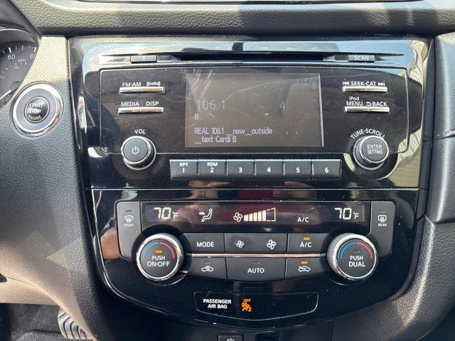 Used 2017 Nissan Rogue SV w/ Midnight Edition image 13