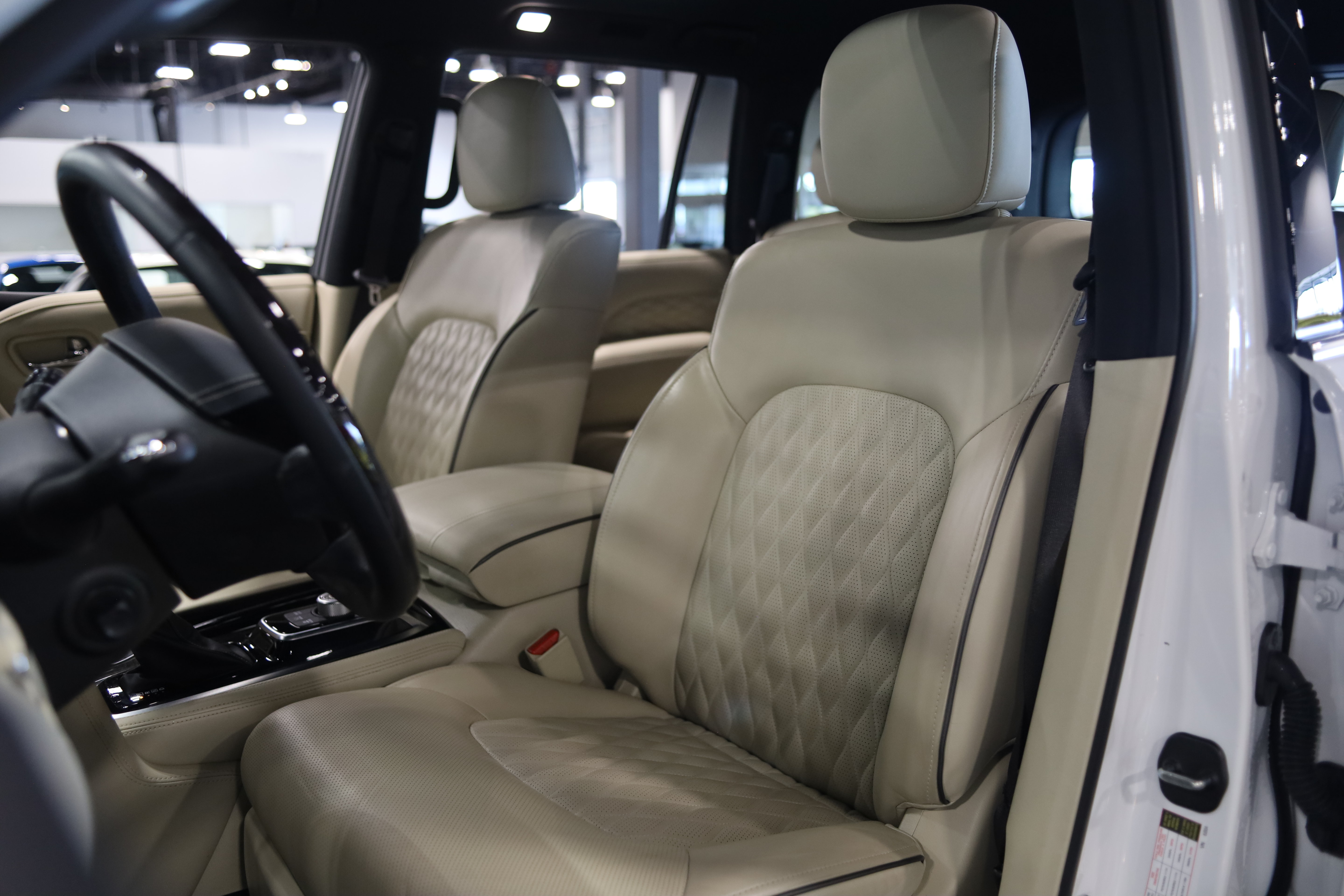 Used 2024 INFINITI QX80 Sensory w/ Cargo Package AWD/4WD image 17