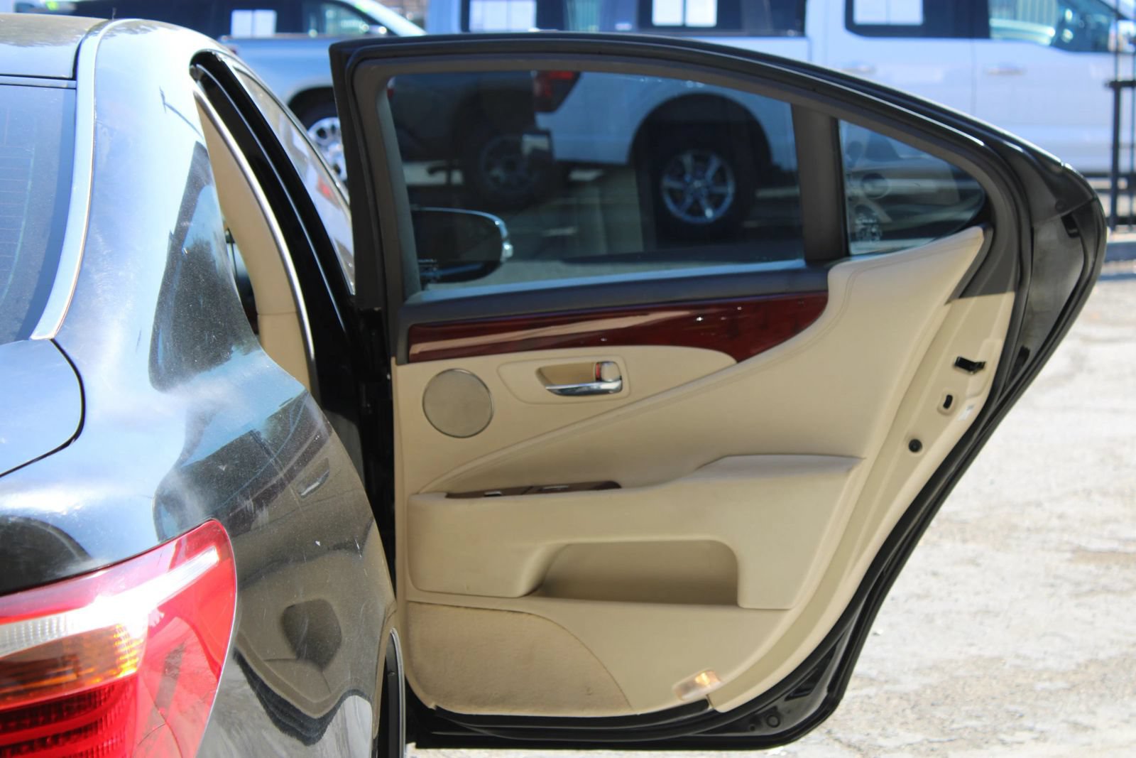 Used 2010 Lexus LS 460 RWD image 11