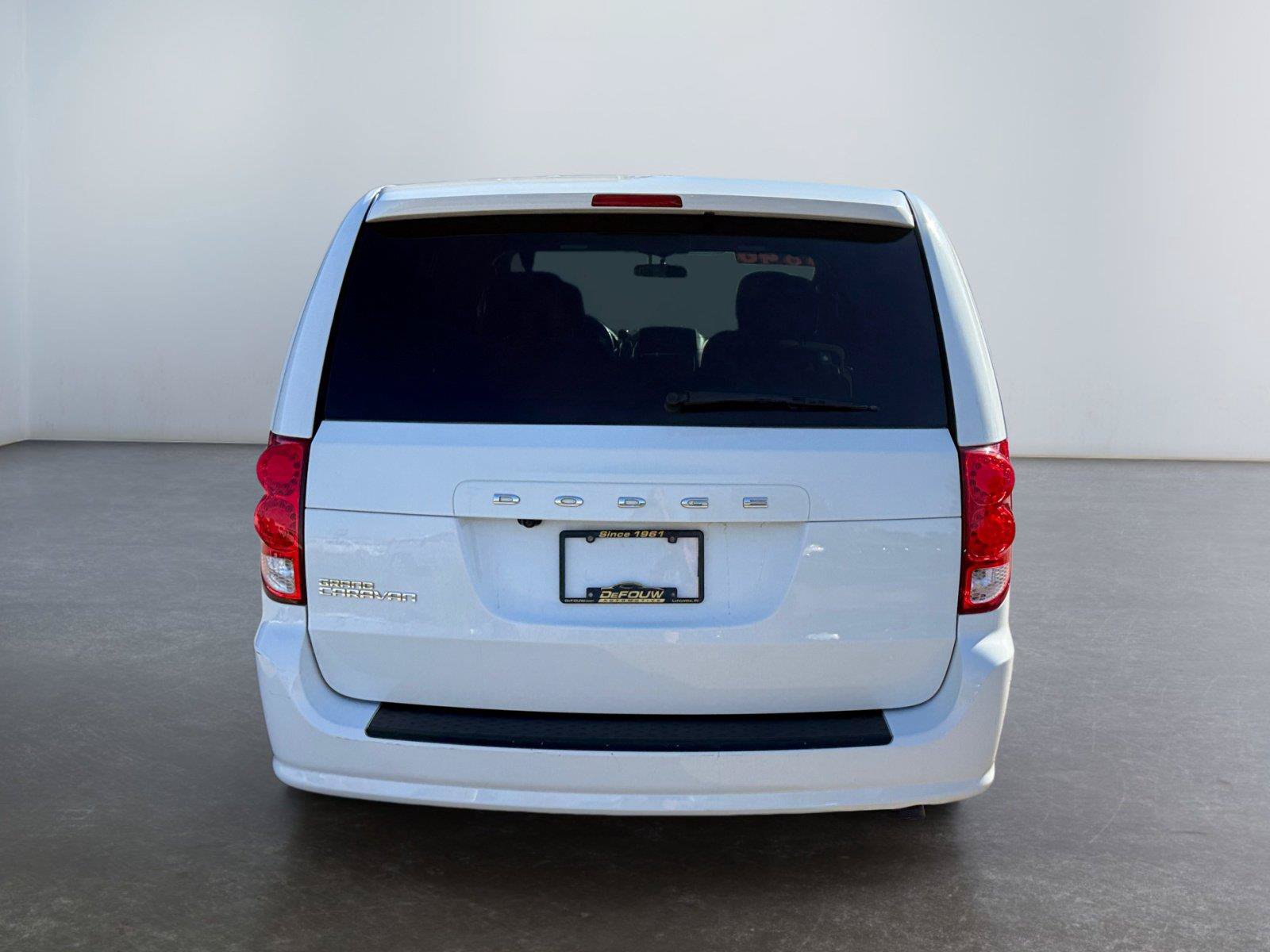 Used 2016 Dodge Grand Caravan SXT FWD image 4
