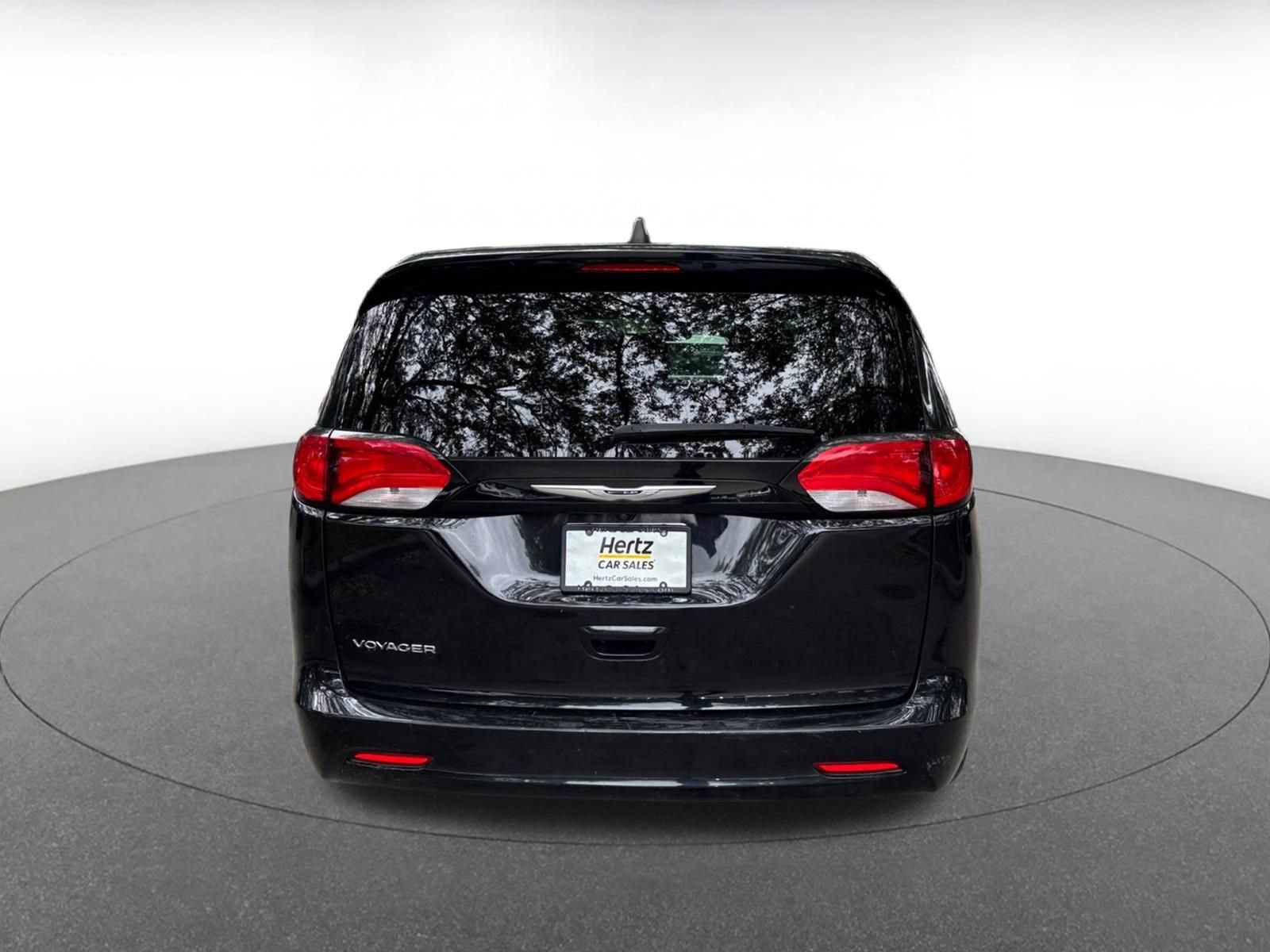 Used 2024 Chrysler Voyager LX FWD image 7