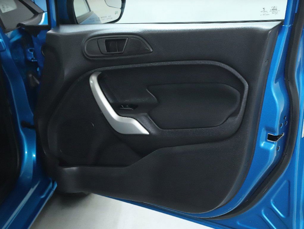 Used 2013 Ford Fiesta SE image 31