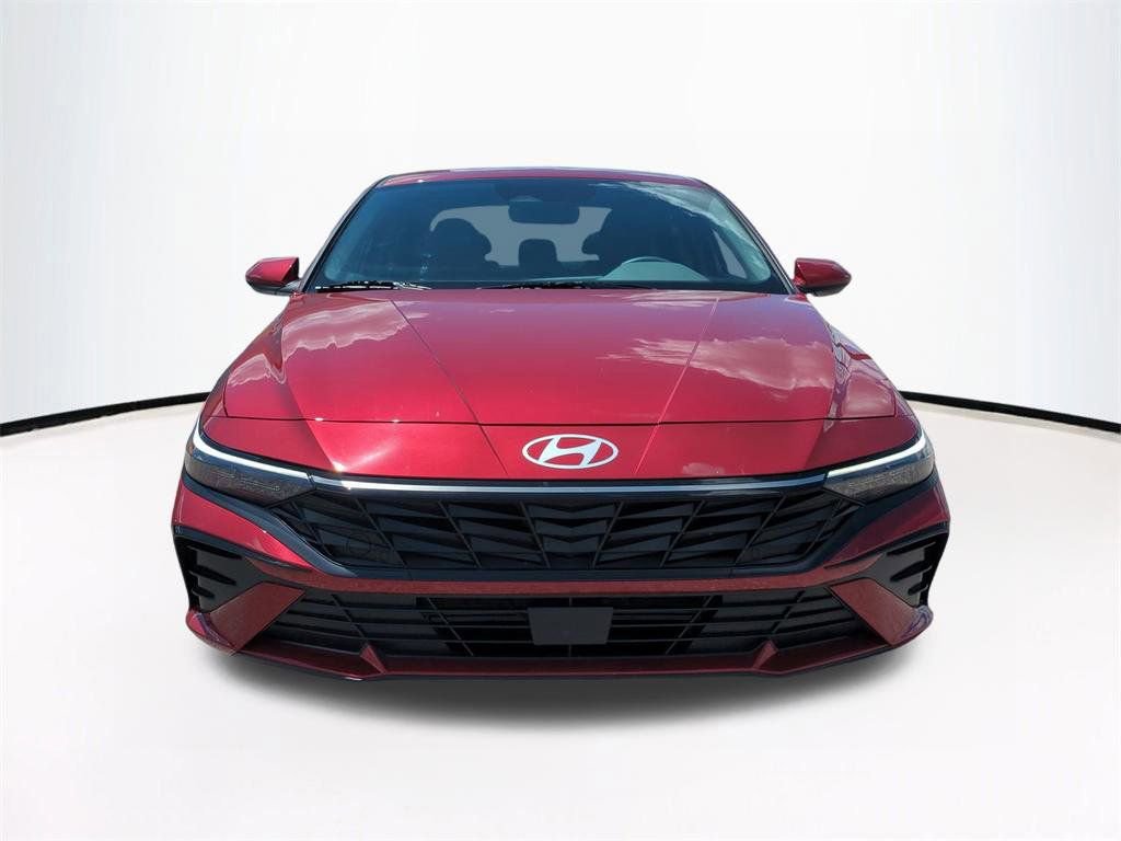 Certified 2025 Hyundai Elantra SEL FWD image 3
