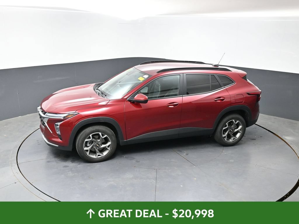 Used 2025 Chevrolet Trax LT FWD image 48