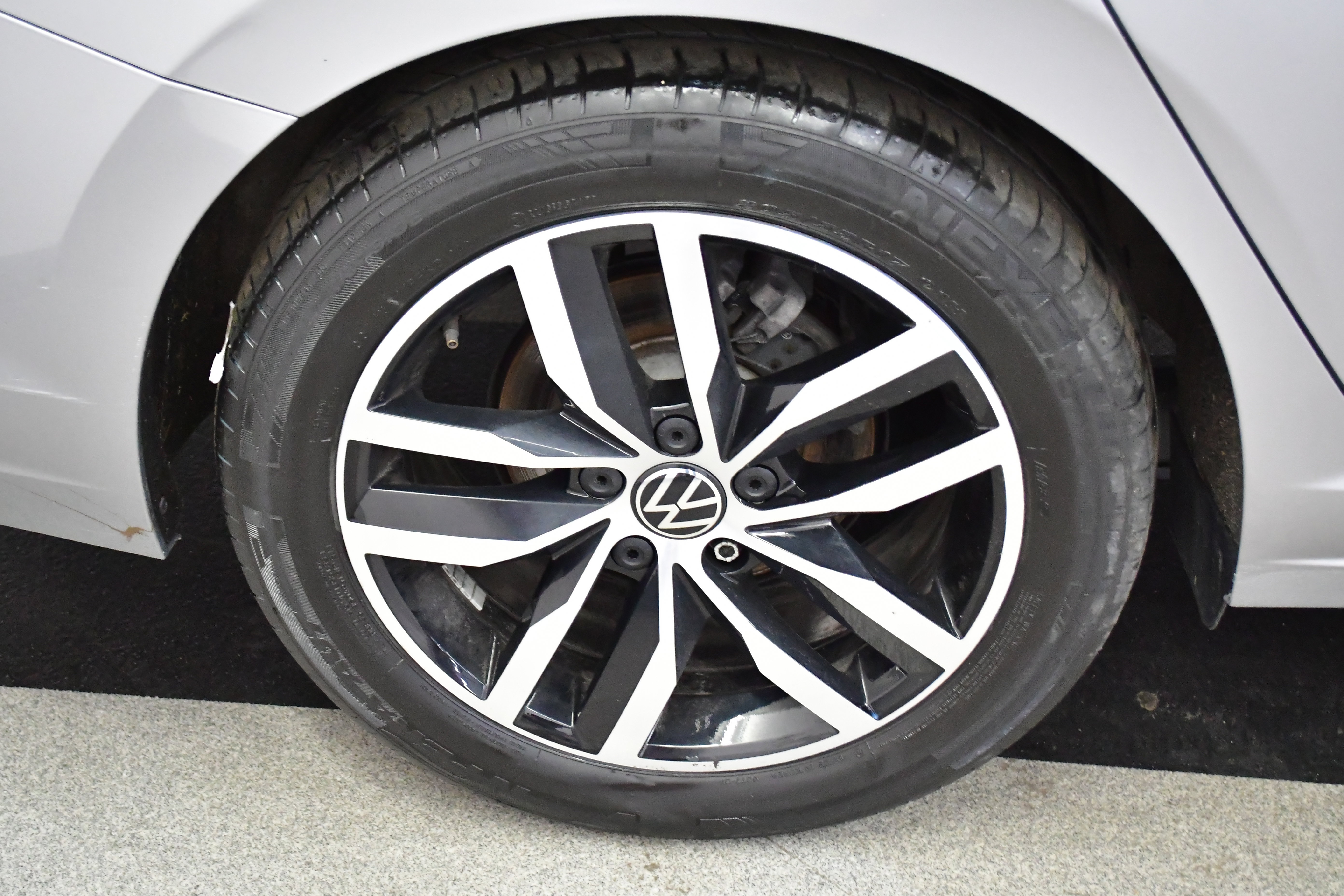 Used 2025 Volkswagen Jetta SE image 36