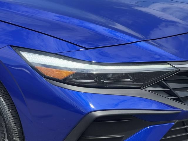 Certified 2025 Hyundai Elantra SE FWD image 9