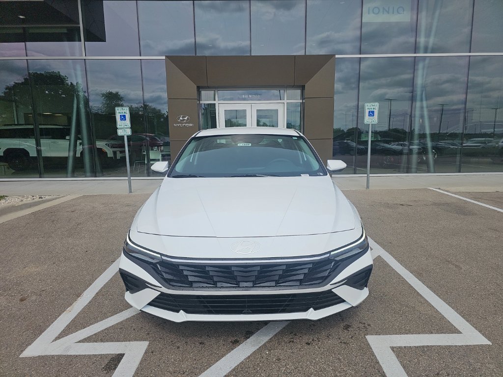 New 2026 Hyundai Elantra SE FWD image 8