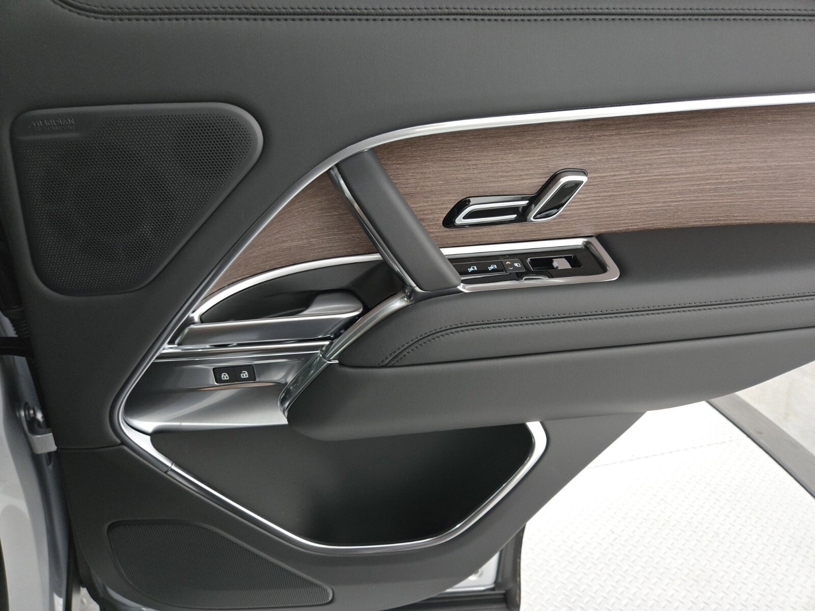 New 2025 Land Rover Range Rover SE image 19
