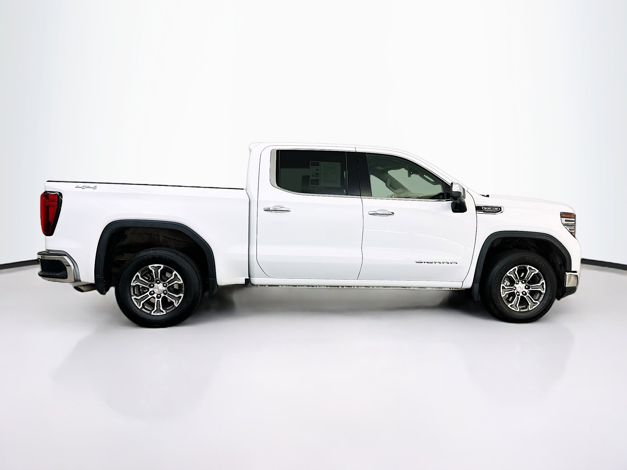 Used 2025 GMC Sierra 1500 SLT AWD/4WD image 10