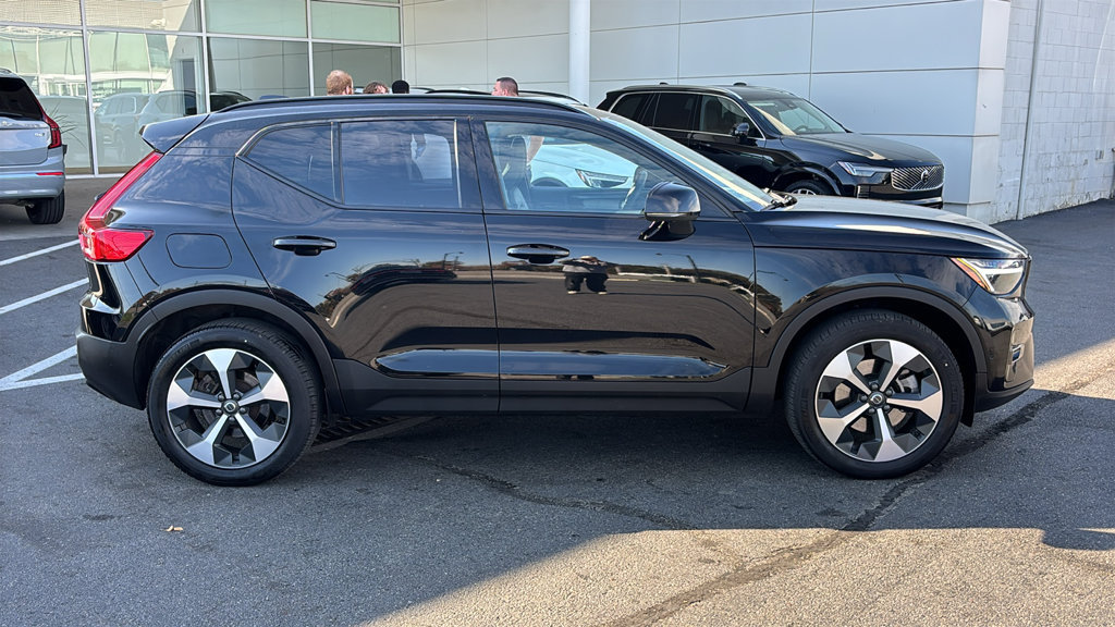 Certified 2024 Volvo XC40 B5 Plus w/ Climate Package AWD/4WD image 28