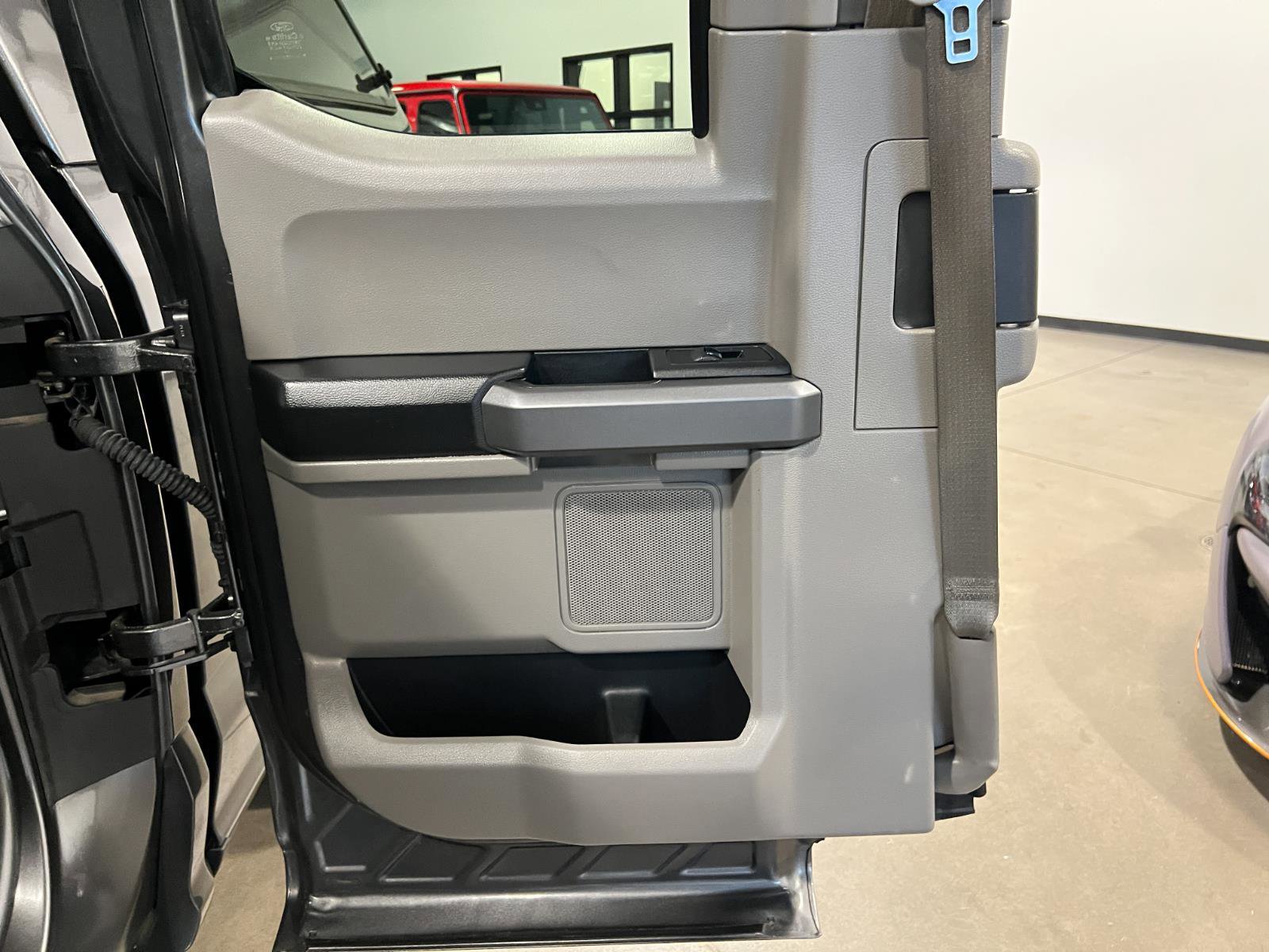 Used 2015 Ford F150 XLT w/ Equipment Group 302A Luxury image 29