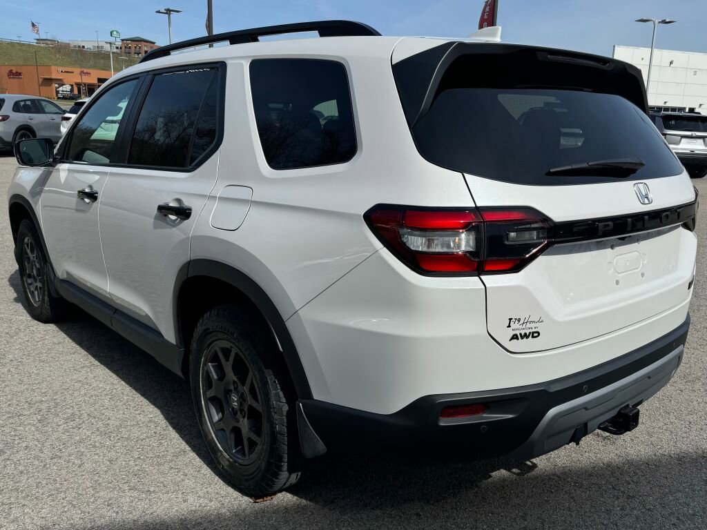 Used 2025 Honda Pilot TrailSport image 5