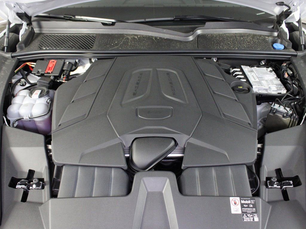 Certified 2025 Porsche Cayenne image 41