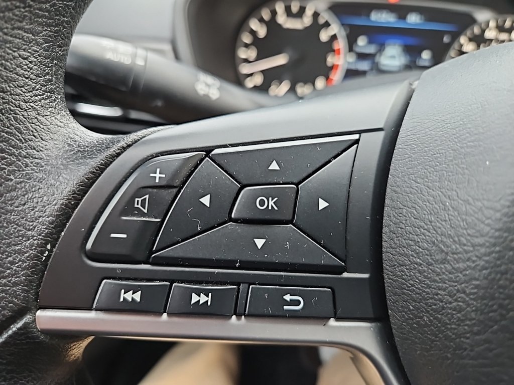 Used 2024 Nissan Altima 2.5 SV FWD image 12