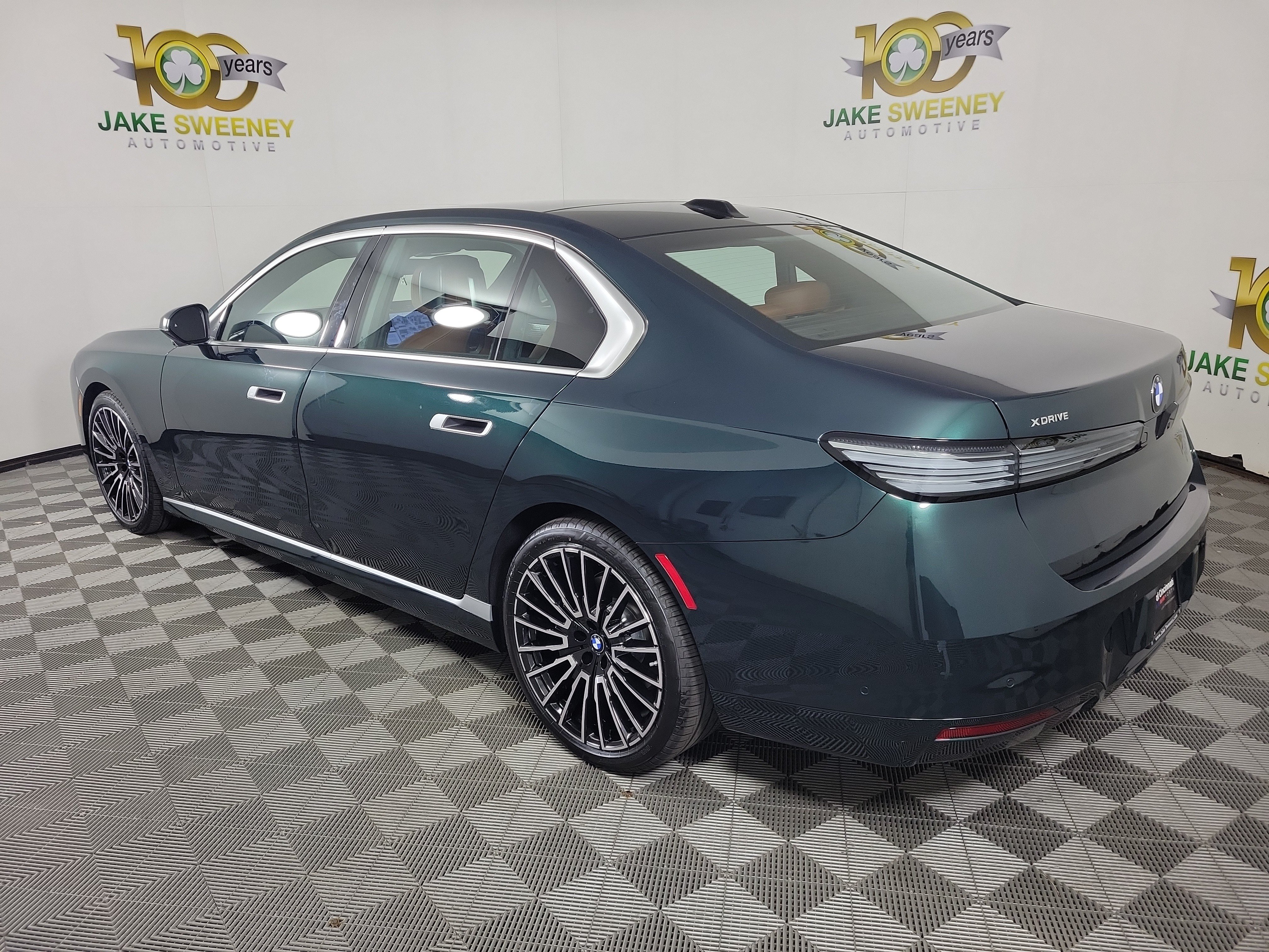 New 2027 BMW 740i xDrive w/ Premier Package AWD/4WD image 5