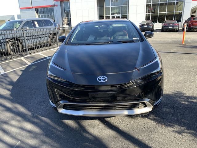 New 2025 Toyota Prius Plug-In Hybrid FWD image 3
