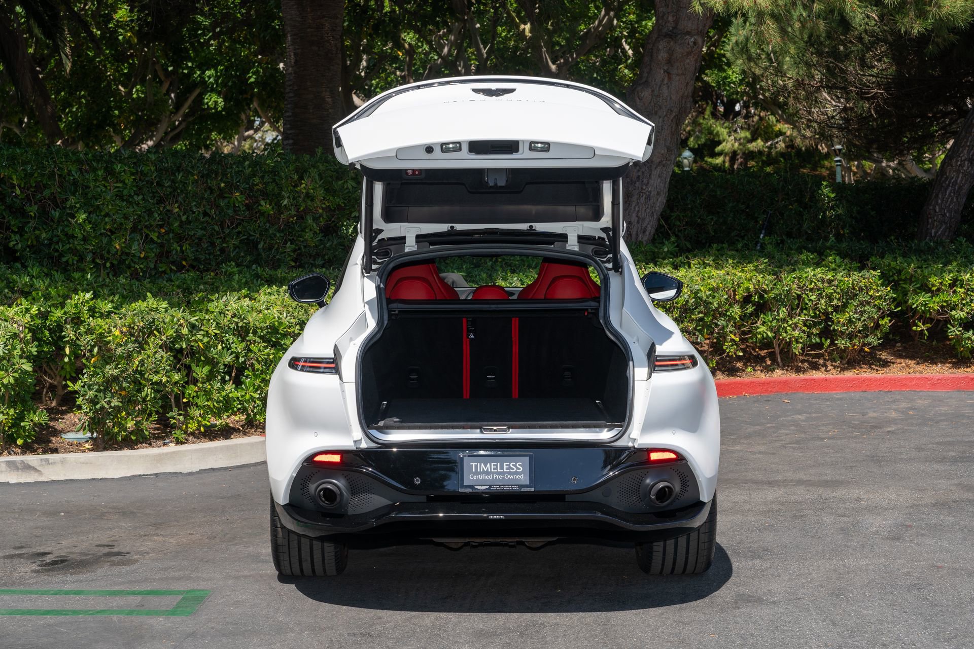 Used 2023 Aston Martin DBX AWD/4WD image 7