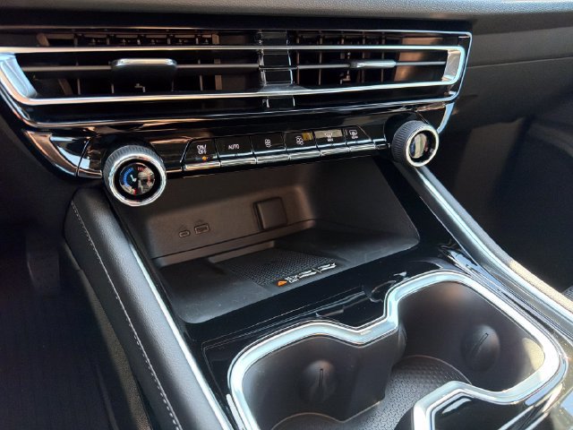 New 2027 Chevrolet Traverse LT w/ Sun and Wheel Package FWD image 26