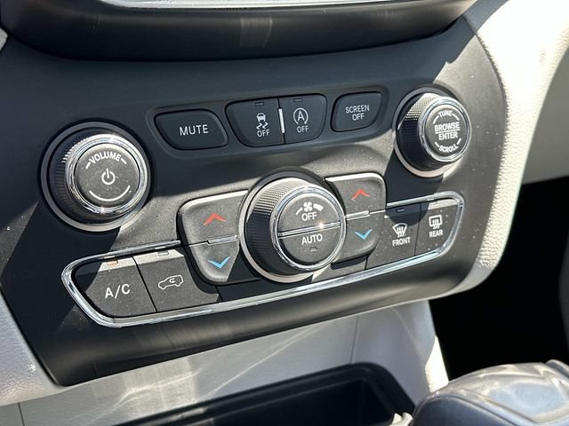 Used 2021 Jeep Cherokee Limited FWD image 25