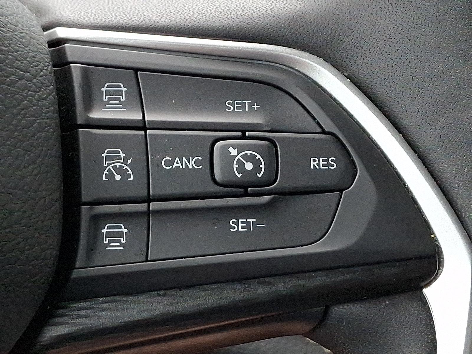 Certified 2025 Jeep Grand Cherokee L Laredo w/ Trailer Tow Package AWD/4WD image 23