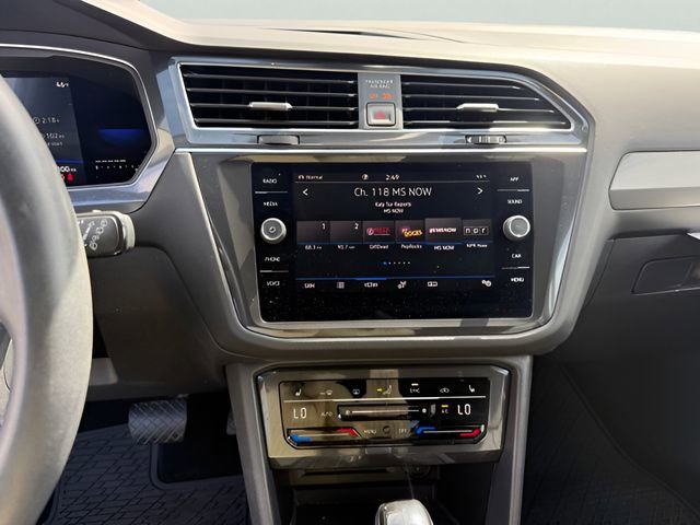 Used 2022 Volkswagen Tiguan SE AWD/4WD image 18